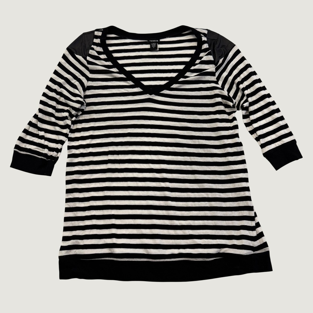 Torrid Women's Size 2 Black White Striped V-Neck 3/4 Sleeve Tunic Top Modal